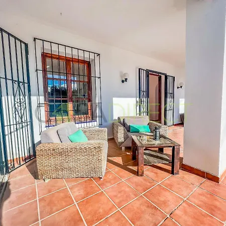 Private And Exclusive 3 Bedroom In Villa *
