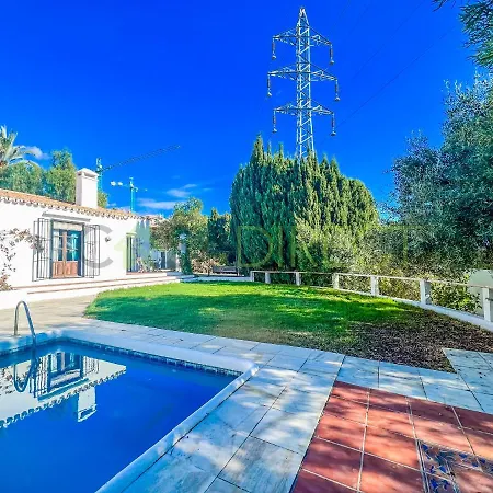 Private And Exclusive 3 Bedroom In Villa *